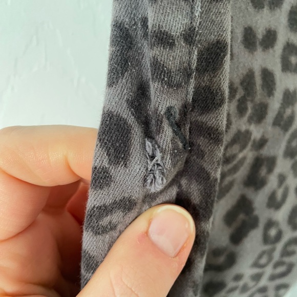 Good American Good Legs Leopard Print Jeans 0094 - Picture 4 of 6